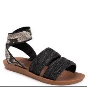 MUK LUKS About Me Snake Skin Strappy Sandals size 6
